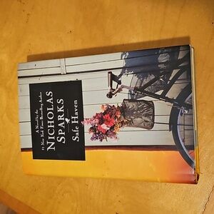 Safe Haven By Nicholas Sparks - Hardcover